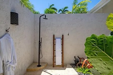 Hospitality Expert Nianna Eden - 7Br Pools Beach Montego Bay