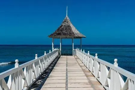 Villa Hospitality Expert Nianna Eden - 7Br Pools Beach Montego Bay