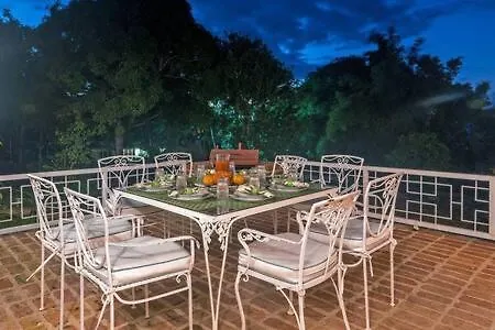 Hospitality Expert Nianna Eden - 7Br Pools Beach Montego Bay Jamaica