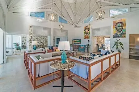 Hospitality Expert Nianna Eden - 7Br Pools Beach Montego Bay