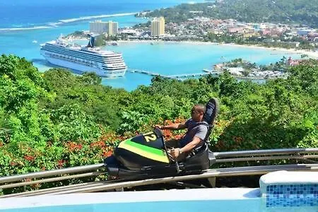 Hospitality Expert Nianna Eden - 7Br Pools Beach Montego Bay Villa