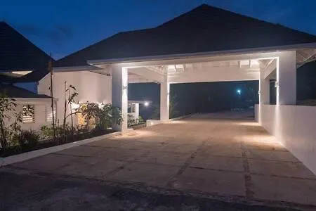Hospitality Expert Nianna Eden - 7Br Pools Beach Montego Bay Villa