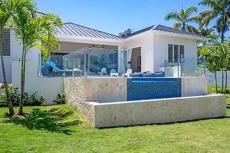 Hospitality Expert Nianna Eden - 7Br Pools Beach Montego Bay Jamaica