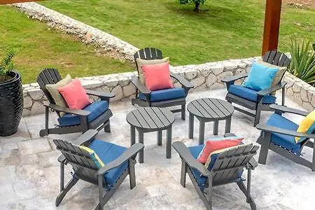 Hospitality Expert Nianna Eden - 7Br Pools Beach Montego Bay